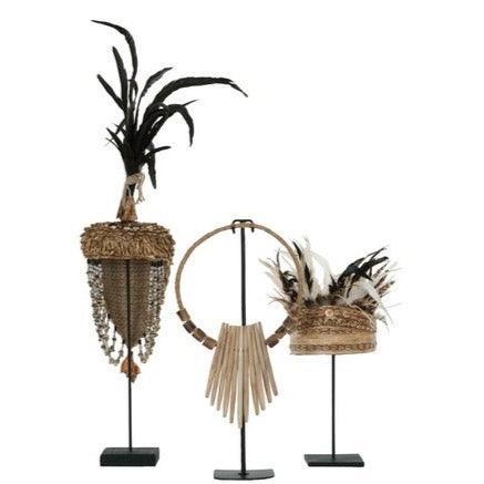 Detail schelpen en veren Balinese helm MUST Living