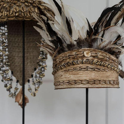 Balinese helm schelpen en veren sfeerbeeld MUST Living