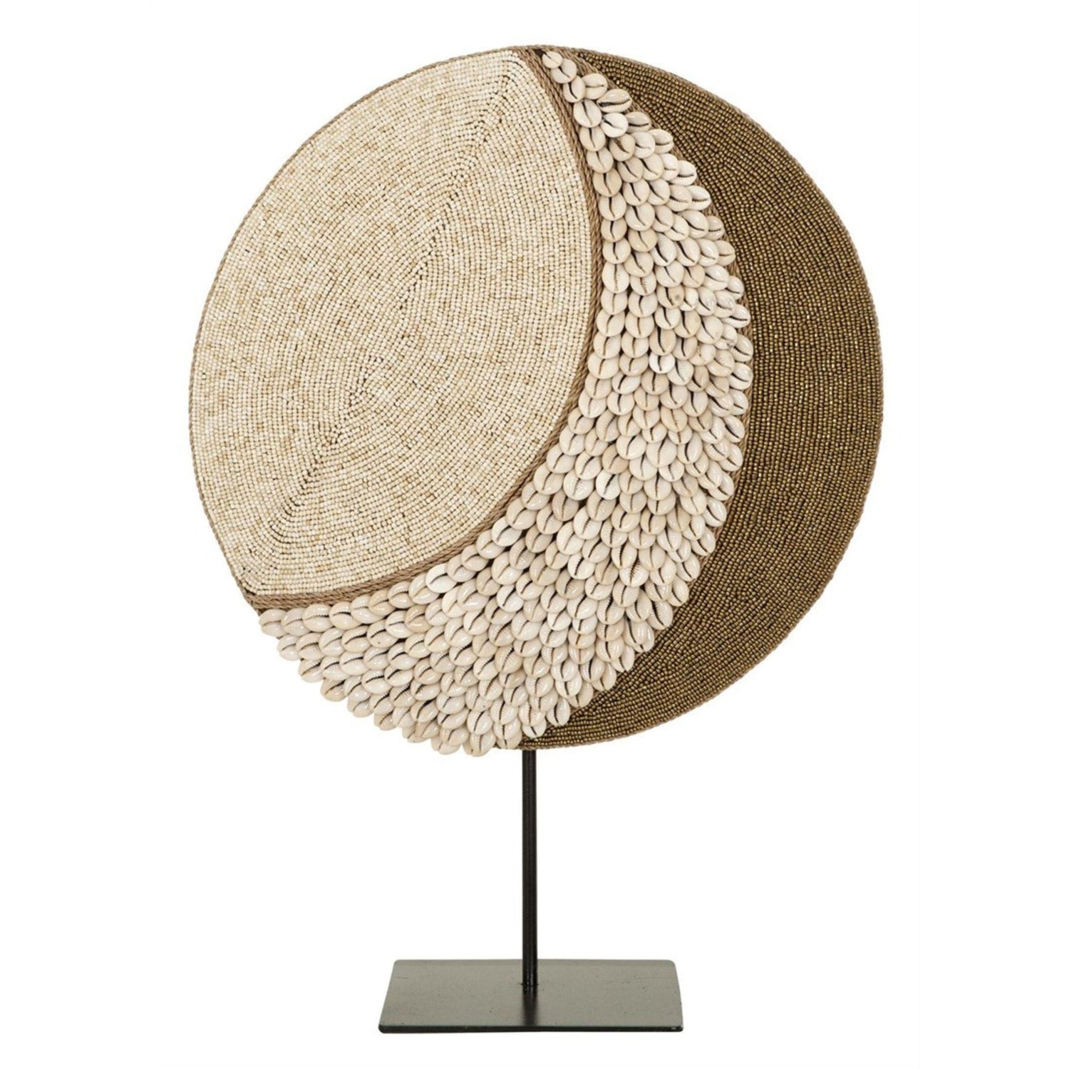Ornament Cameron van MUST Living, decoratief object van kokos met schelpen en kralen op een zwarte voet