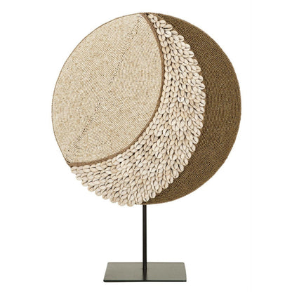 Ornament Cameron van MUST Living, decoratief object van kokos met schelpen en kralen op een zwarte voet