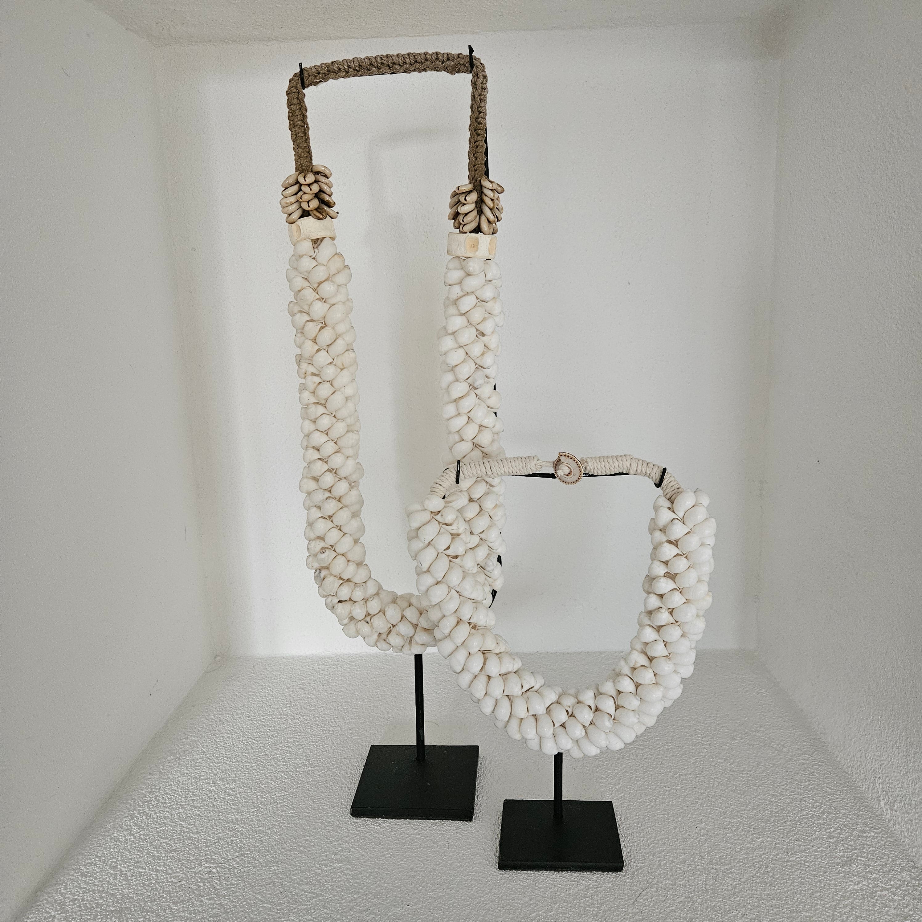 Ornament Indonesische Schelpenketting Bulan Wit - Pole To Pole - Ornament - Pole To Pole - livinglovely.nl