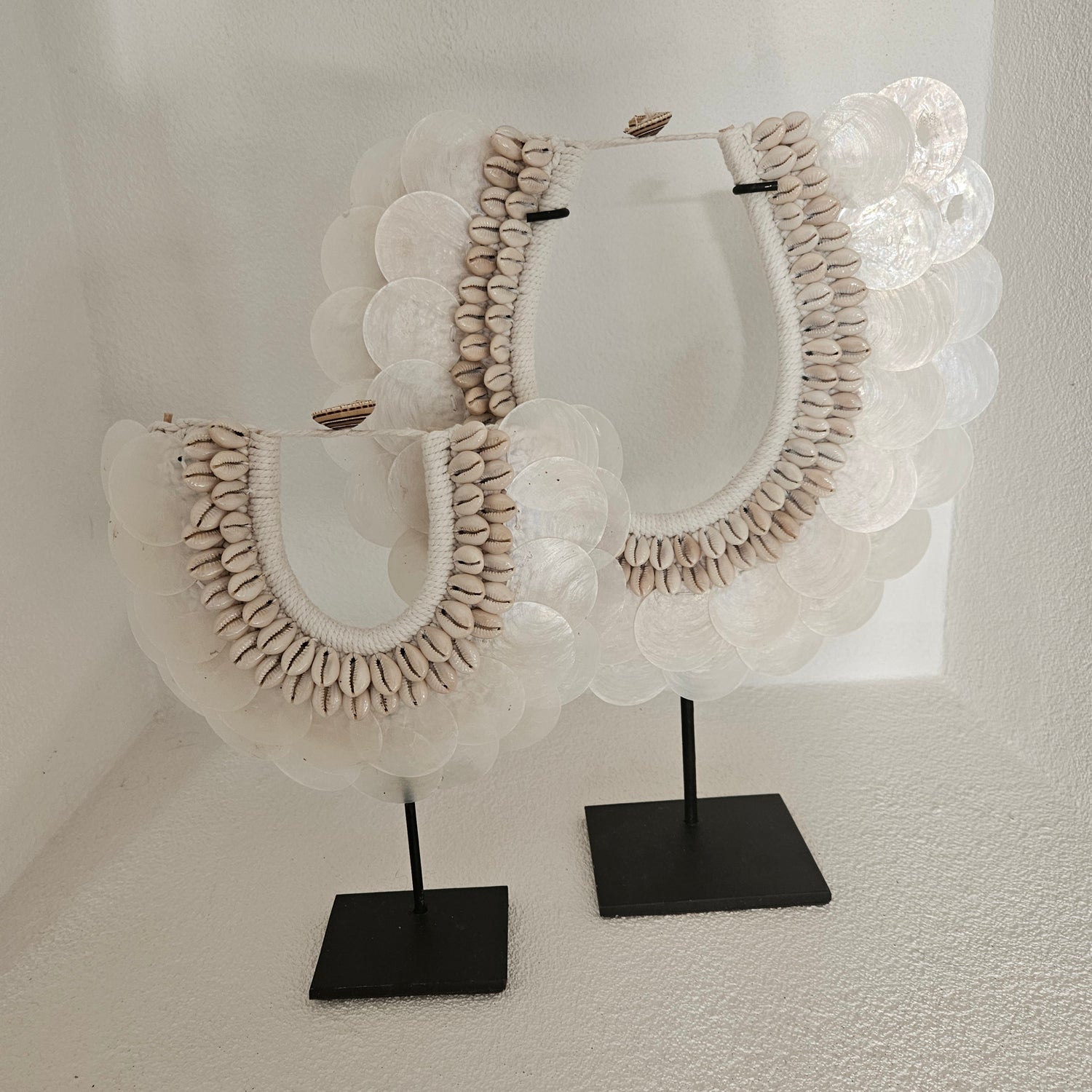 Ornament Indonesische Schelpenketting Nani Wit/Beige Large - Pole To Pole - Ornament - Pole To Pole - livinglovely.nl