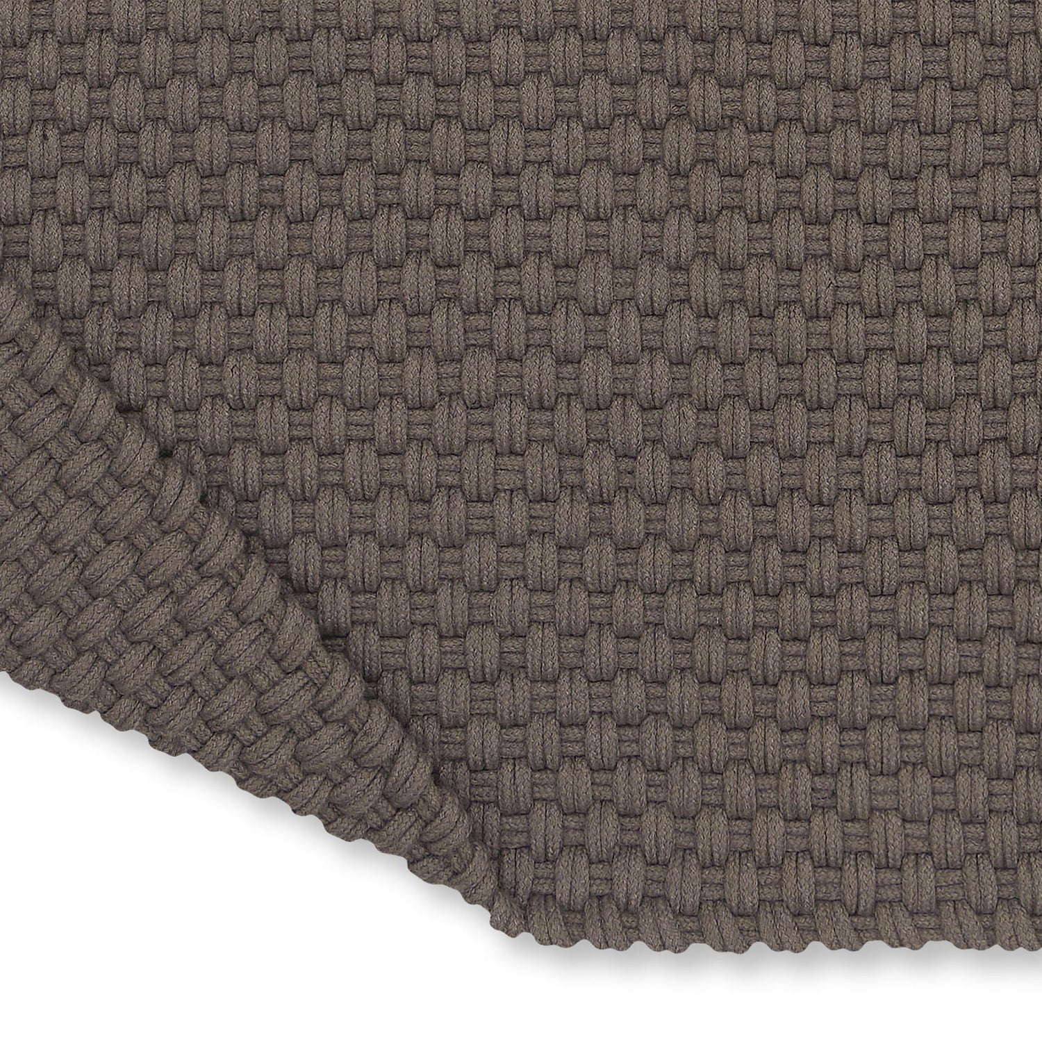 Detail van het weefsel van het grijstaupe Nomad outdoor vloerkleed