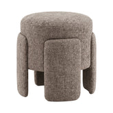 Pico Poef Stof Taupe Rond Legacy van PTMD, compacte ronde poef in taupe vanuit een andere hoek