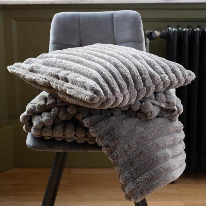 Plaid Corduroy Polyester Donkergrijs 180x130cm - Poef - J-Line - livinglovely.nl