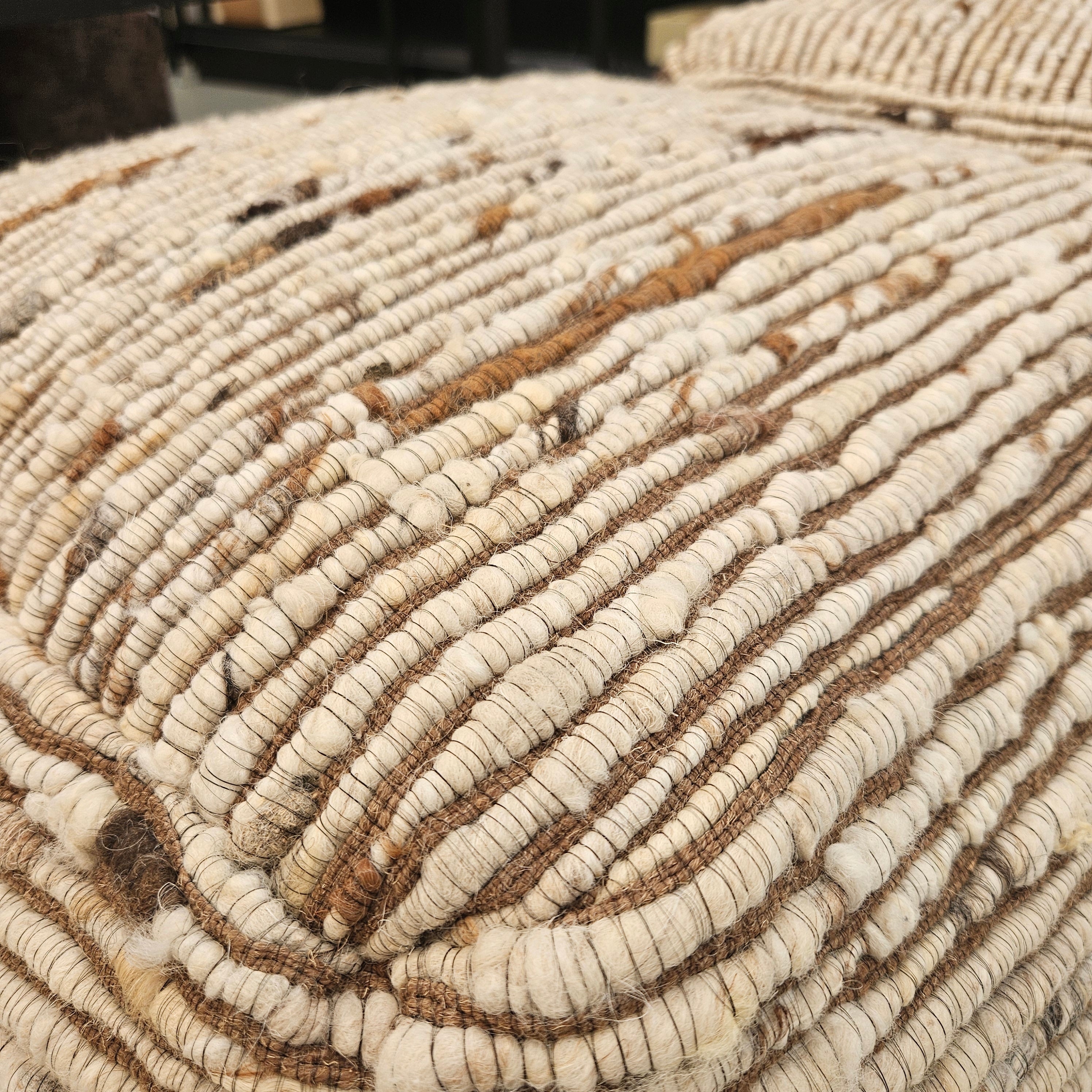 Poef Geweven Wol Ecru/Bruin 45x45x45cm J-Line - Poef - J-Line - livinglovely.nl