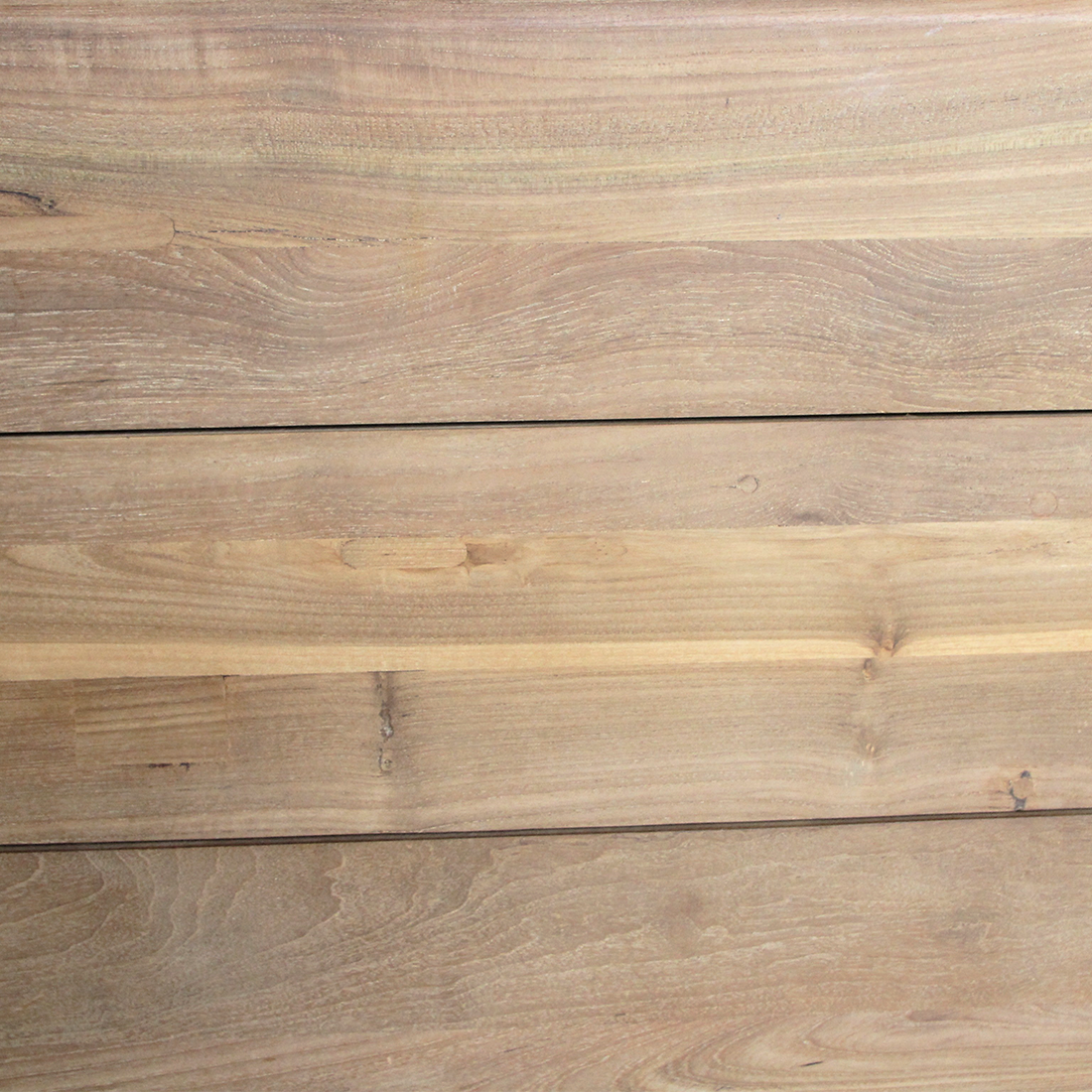 Primavera Teakhouten Bartafel 160cm van Raw Materials, sfeerbeeld van de bartafel in de tuin
