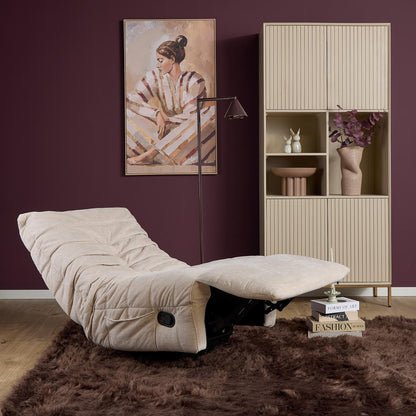 Relaxfauteuil Zen van Starfurn in beige, detail van de armleuning met plooien
