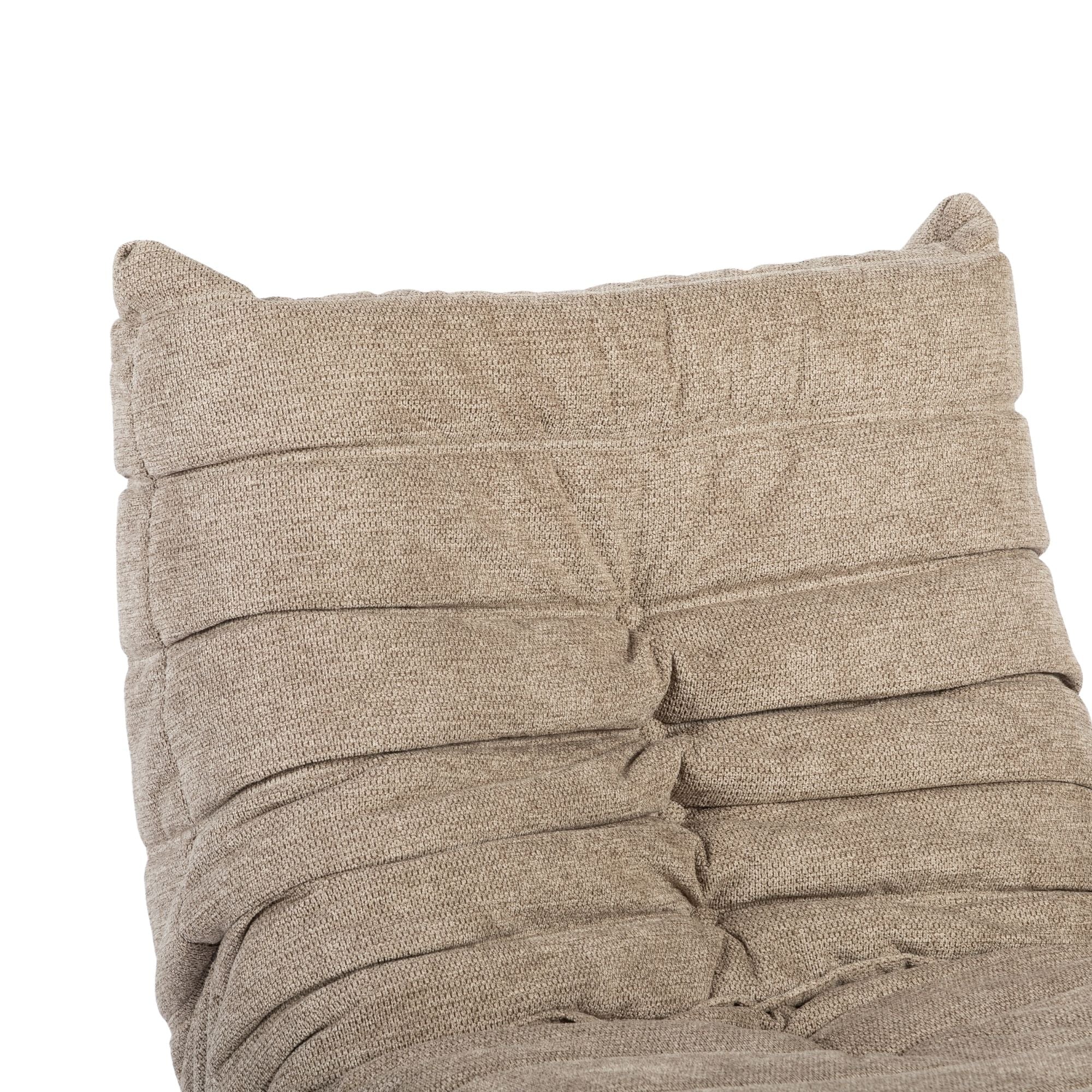 Relaxfauteuil Zen van Starfurn in taupe stof, vooraanzicht met geplooide bekleding