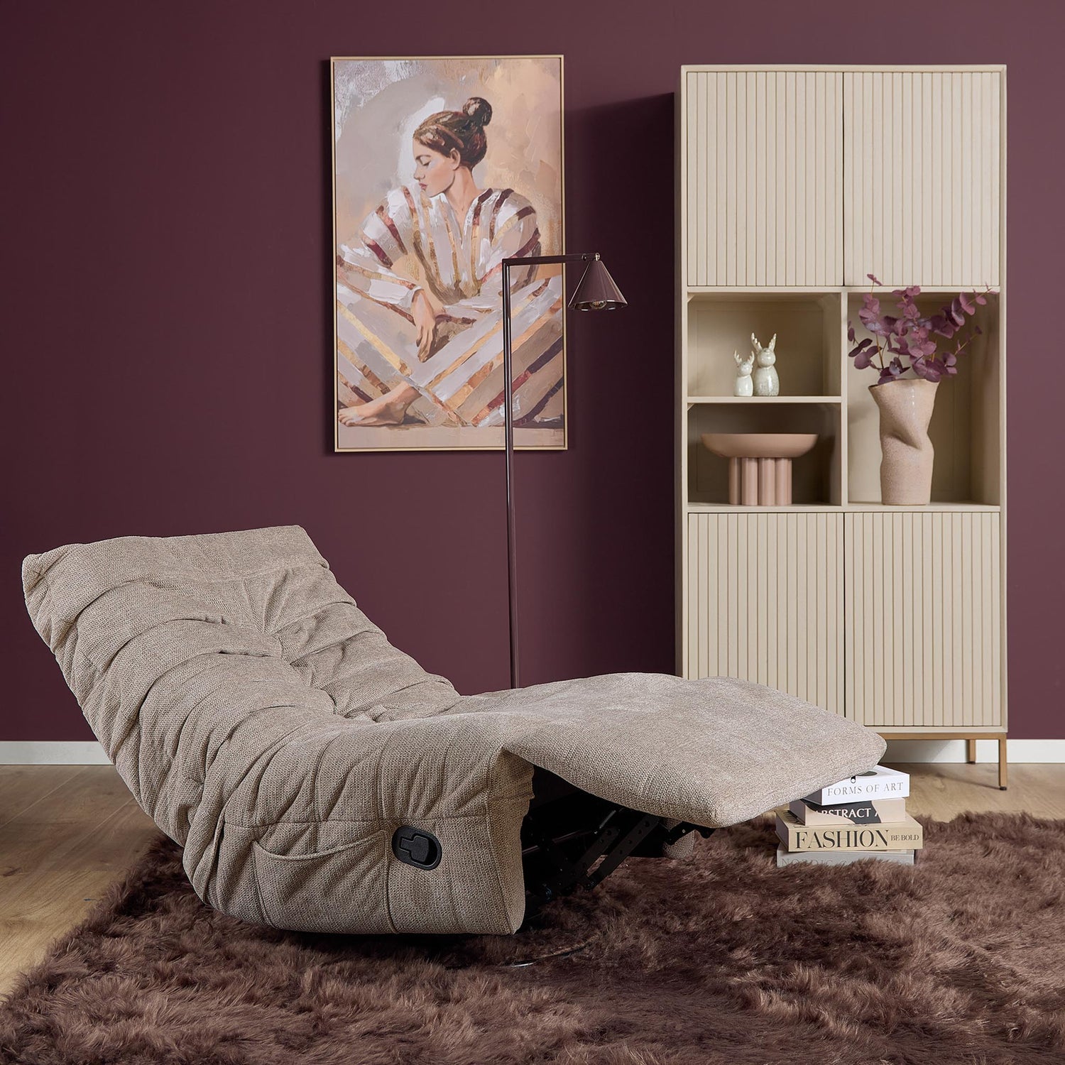 Relaxfauteuil Zen van Starfurn in taupe stof, zijaanzicht met de rugleuning gekanteld