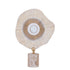 Rella Beige Casted Alu Statue L van PTMD, beige koraalschijf met gouden hart en witte steen op ronde marmeren voet