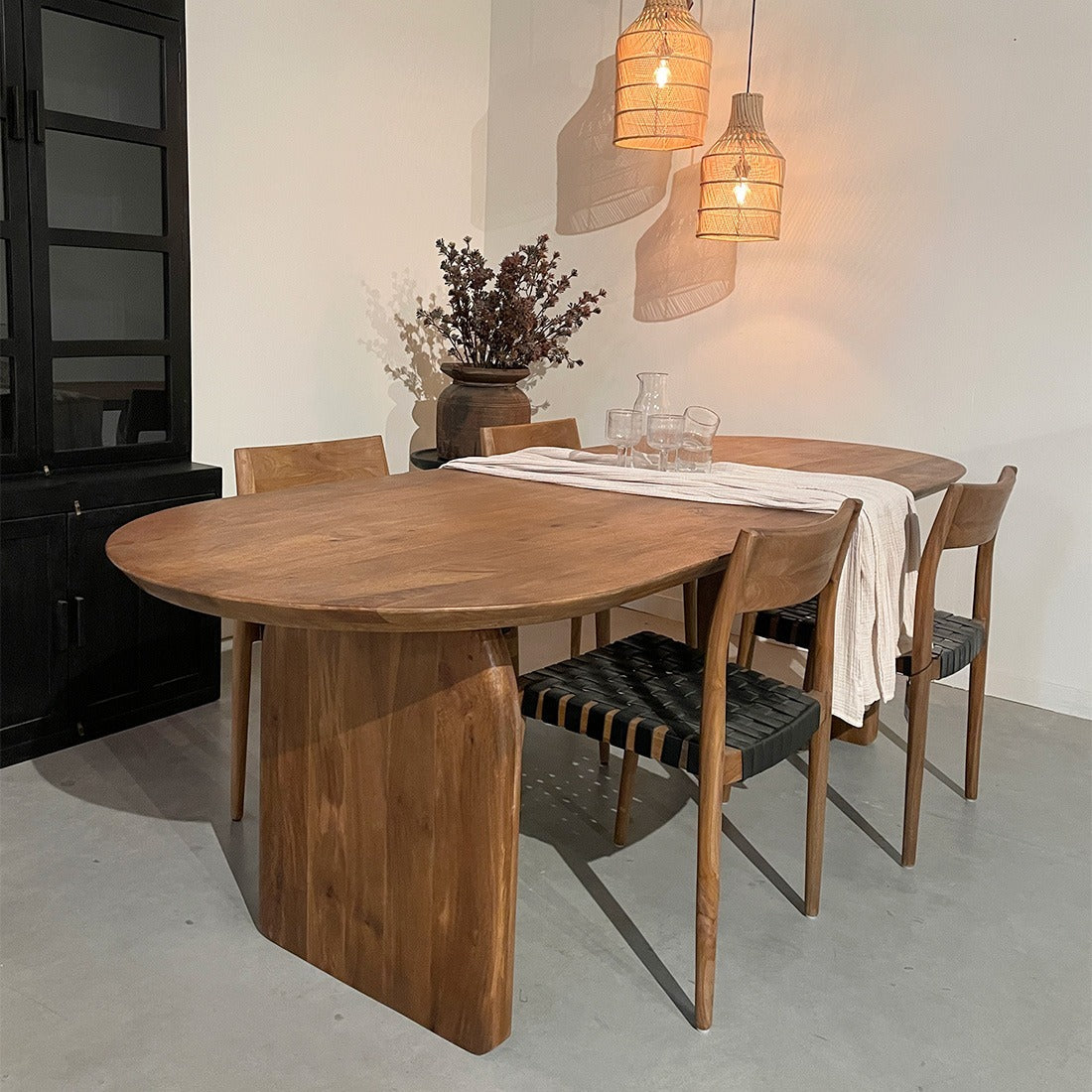 Bullnose Eettafel Gesloten Bruin 180cm Raw Materials