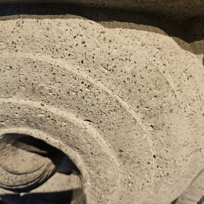 Bloempot Jersiah Grijs Cement Krulreliëf Rond Groot PTMD