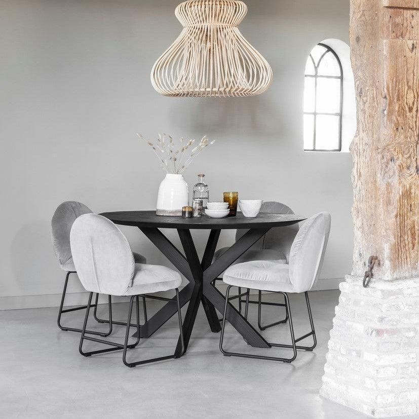 Ronde zwarte eettafel Timeless Black Shape in eetkamer DTP Home
