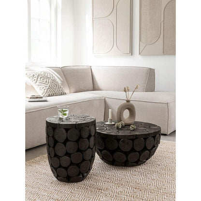 Salontafel Cone Laag van MUST Living naast een fauteuil in een sfeervol interieur