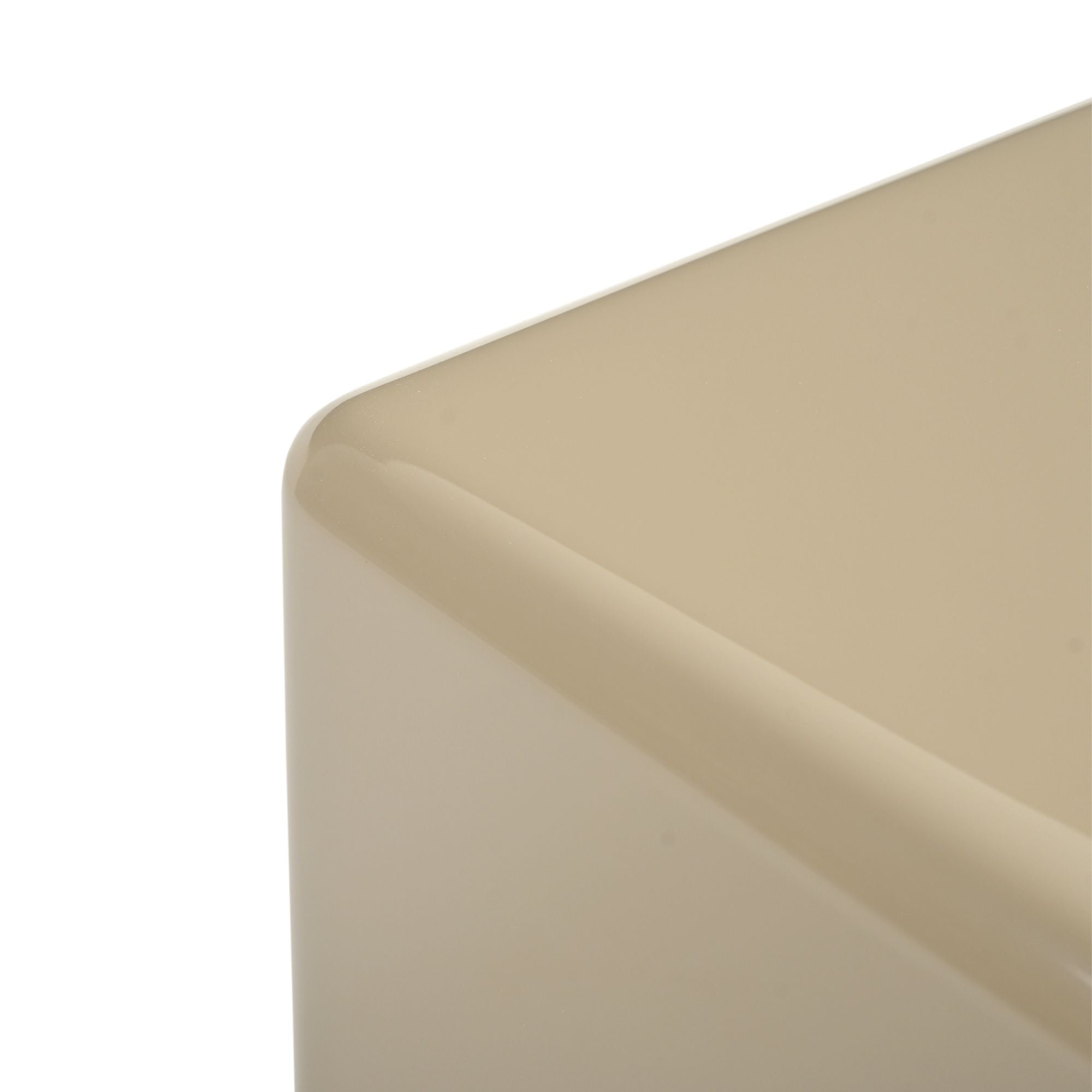 Close-up van de afgeronde hoek en de beige laklaag van de Salontafel Elias van Starfurn