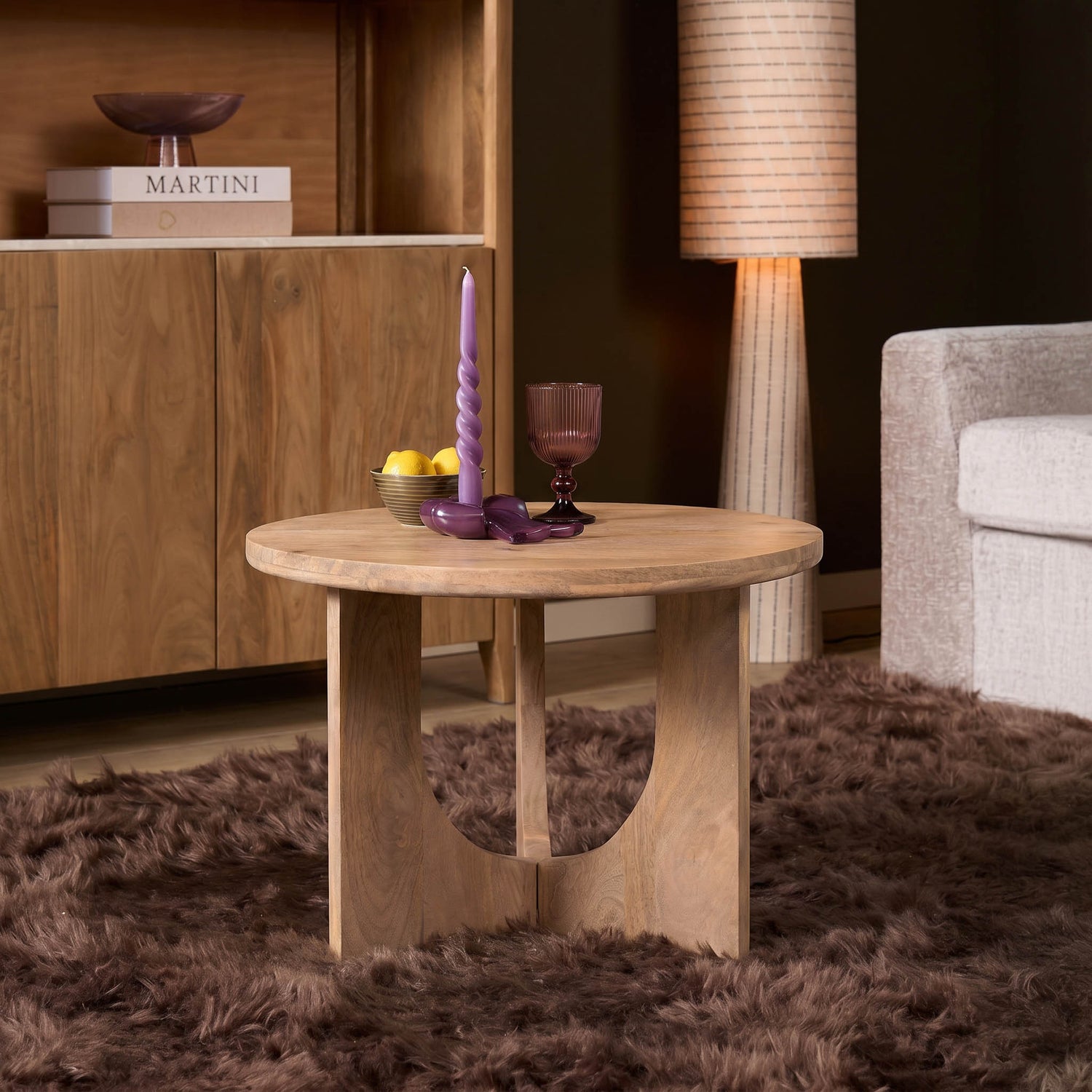 Salontafel Guus van Starfurn in naturel mangohout, 45 cm hoog en 60 cm breed voor een compacte zithoek