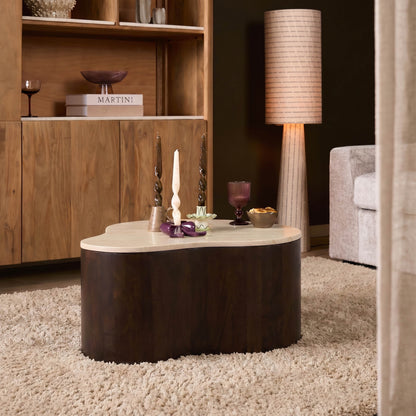 Salontafel Lovi Bruin 77cm van Starfurn gestyled met een dienblad en boeken
