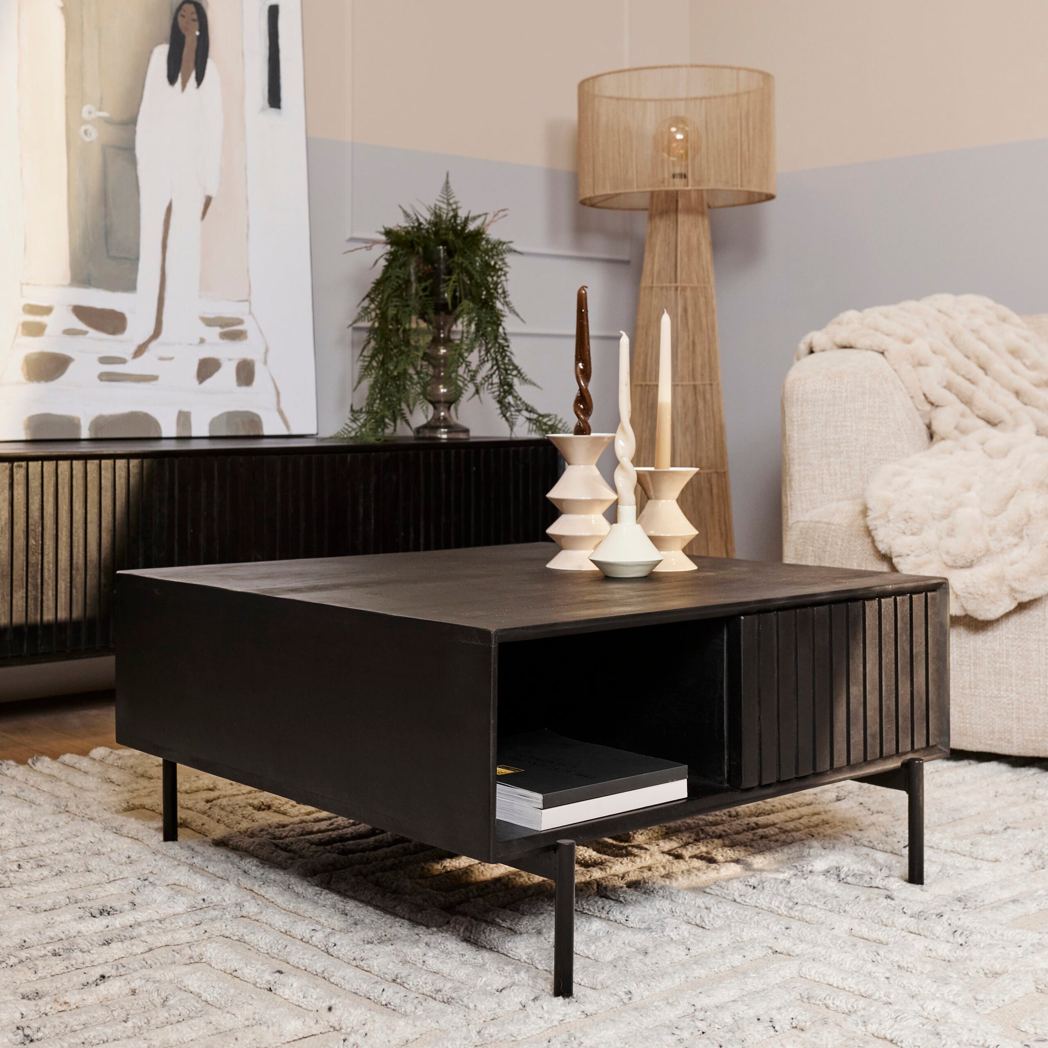 Vierkante salontafel Madison van Starfurn in mangohout met zwarte metalen poten, 80 cm