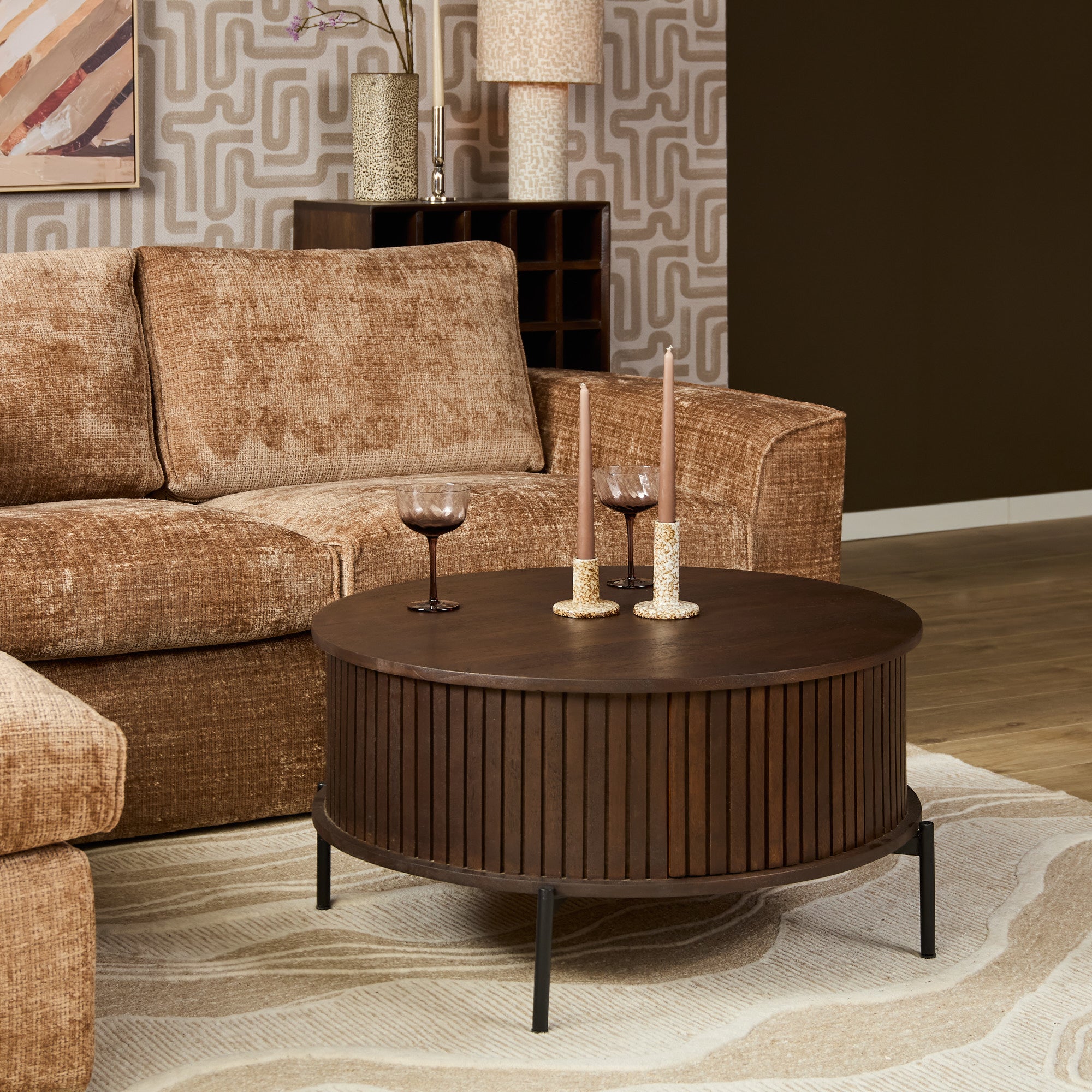 Ronde salontafel Madison van Starfurn in een warm ingericht interieur