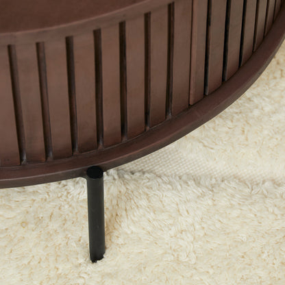 Detail van de mangohouten latten rond de zijkant van de salontafel