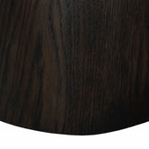 Detail van het eikenhout fineer van de salontafel Novero espresso