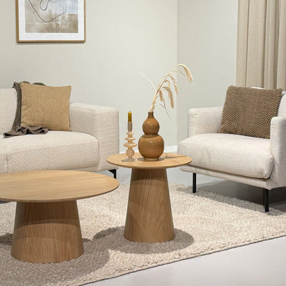 Salontafel Novero naturel Ø50cm in een woonkamer