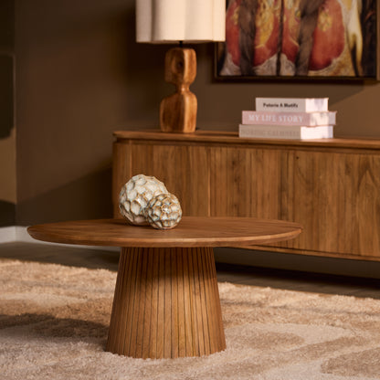 Ronde salontafel Solana van Starfurn in naturel mangohout met een blad van 80 cm doorsnee
