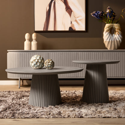 Salontafel Solana van Starfurn van opzij gezien, massief mangohouten blad in taupe