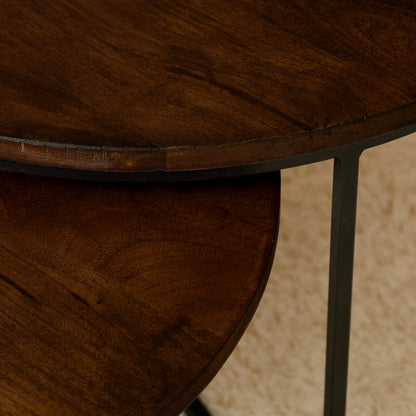 Salontafels Madison van Starfurn met de grote ronde tafel van 70 cm doorsnede in beeld