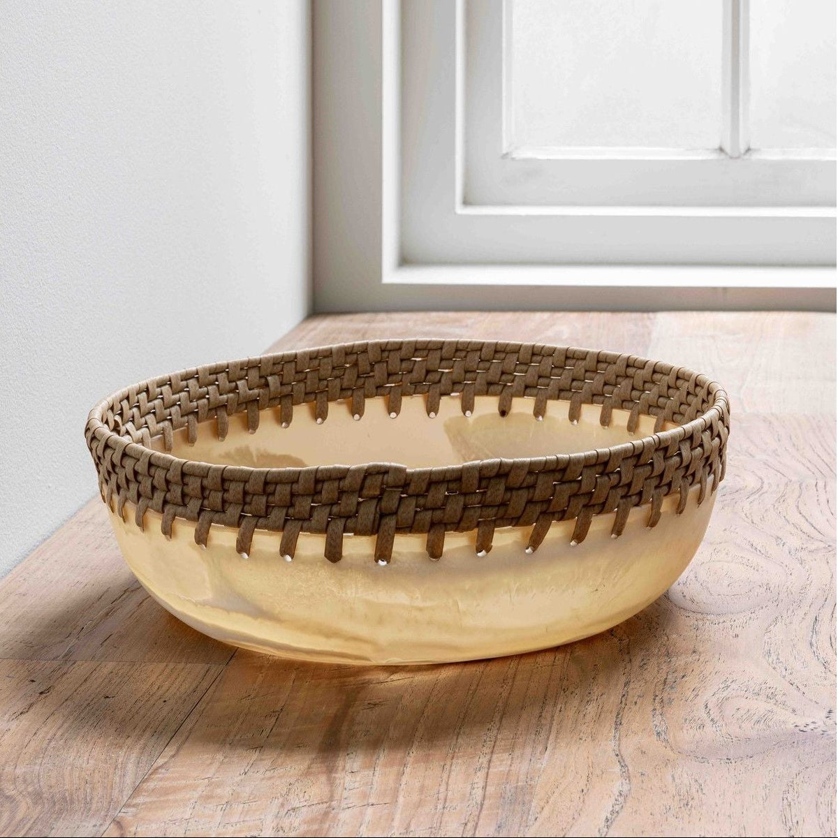 Detailfoto van Schaal Da Vinci Rond van MUST Living met zichtbare structuur van het materiaal