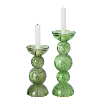 Set Van 2 Kandelaars Glas Olijfgroen van J-Line, de complete set met beide kandelaars naast elkaar op witte achtergrond