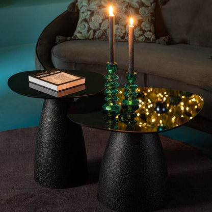 Twee glazen kandelaars van J-Line in turquoise glas, decoratieve kaarshouders voor de eettafel