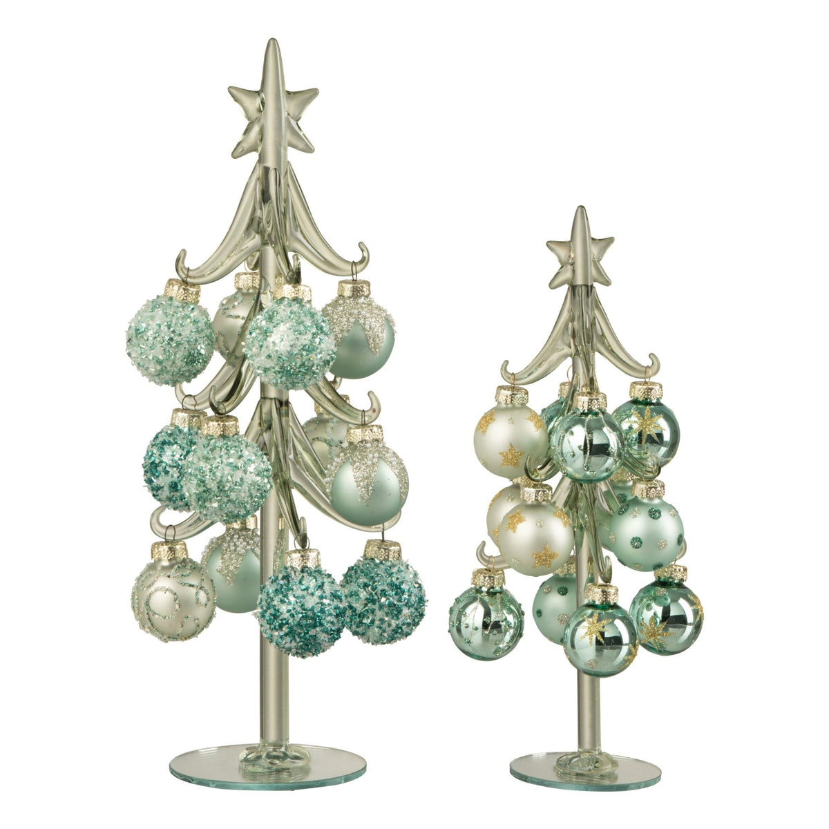 Set Van 2 Kerstbomen + Ballen Glas Muntgroen/Lichtblauw van J-Line, de complete set met beide boompjes naast elkaar op witte achtergrond