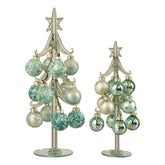 Set Van 2 Kerstbomen + Ballen Glas Muntgroen/Lichtblauw van J-Line, de complete set met beide boompjes naast elkaar op witte achtergrond