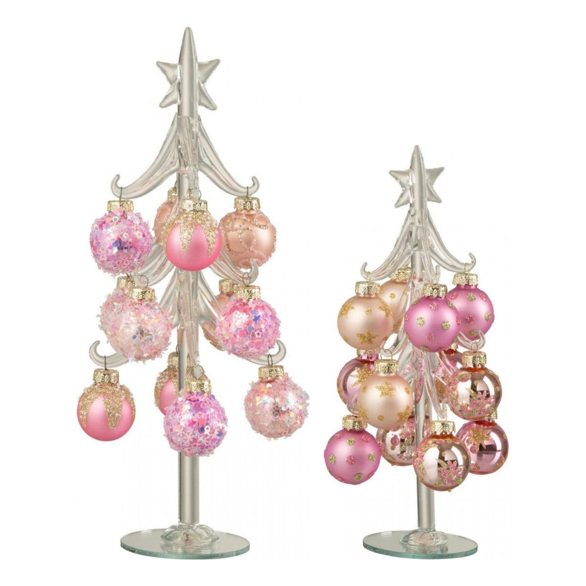 Set Van 2 Kerstbomen + Ballen Glas Roze/Transparant van J-Line, de complete set met beide boompjes naast elkaar op witte achtergrond