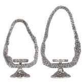Set Van 2 Yindee Kandelaars Gun Metal van PTMD, de complete set met beide kandelaars naast elkaar op witte achtergrond