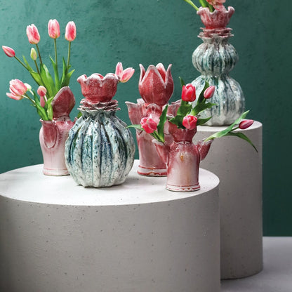 Set Van 3 Brigittee Tulpvazen Roze Keramiek van PTMD, de tulpvaas M gestyled met bloemen