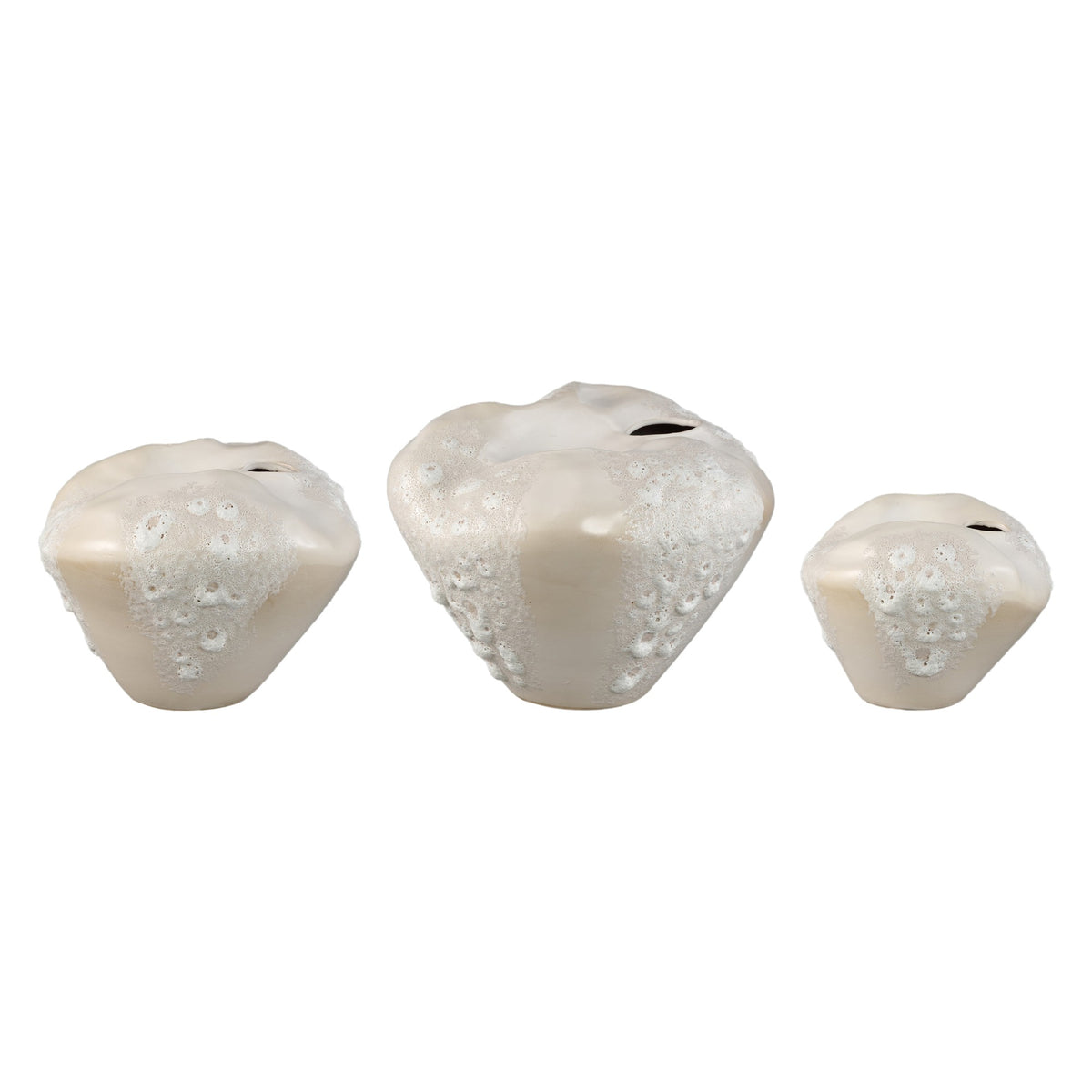 Set Van 3 Dangelo Vazen Crème Keramiek van PTMD, de complete set met alle drie de vazen naast elkaar op witte achtergrond