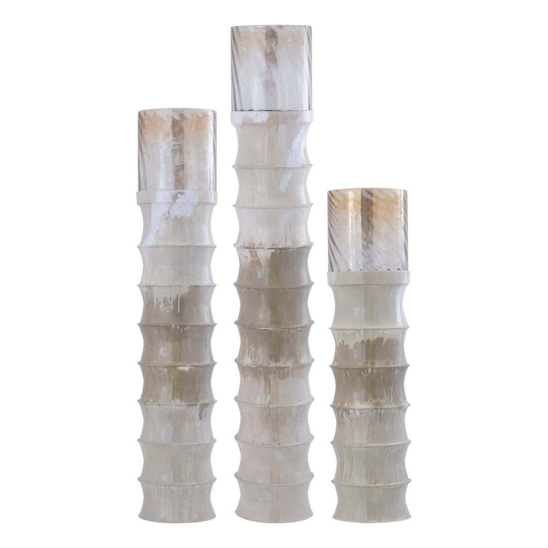 Set Van 3 Kaylyne Windlichten Crème Emaille van PTMD, de complete set met alle drie de windlichten naast elkaar op witte achtergrond