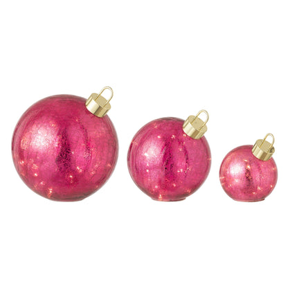 Set Van 3 Kerstballen Led Glas Donkerroze van J-Line, de complete set met alle drie de kerstballen naast elkaar op witte achtergrond
