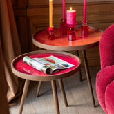 Set van 3 zwarte ronde salontafels van J-Line gestyled in een woonkamer