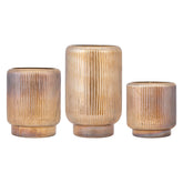 Set Van 3 Shalea Windlichten Amber Ribbelglas van PTMD, alle drie de windlichten naast elkaar op witte achtergrond