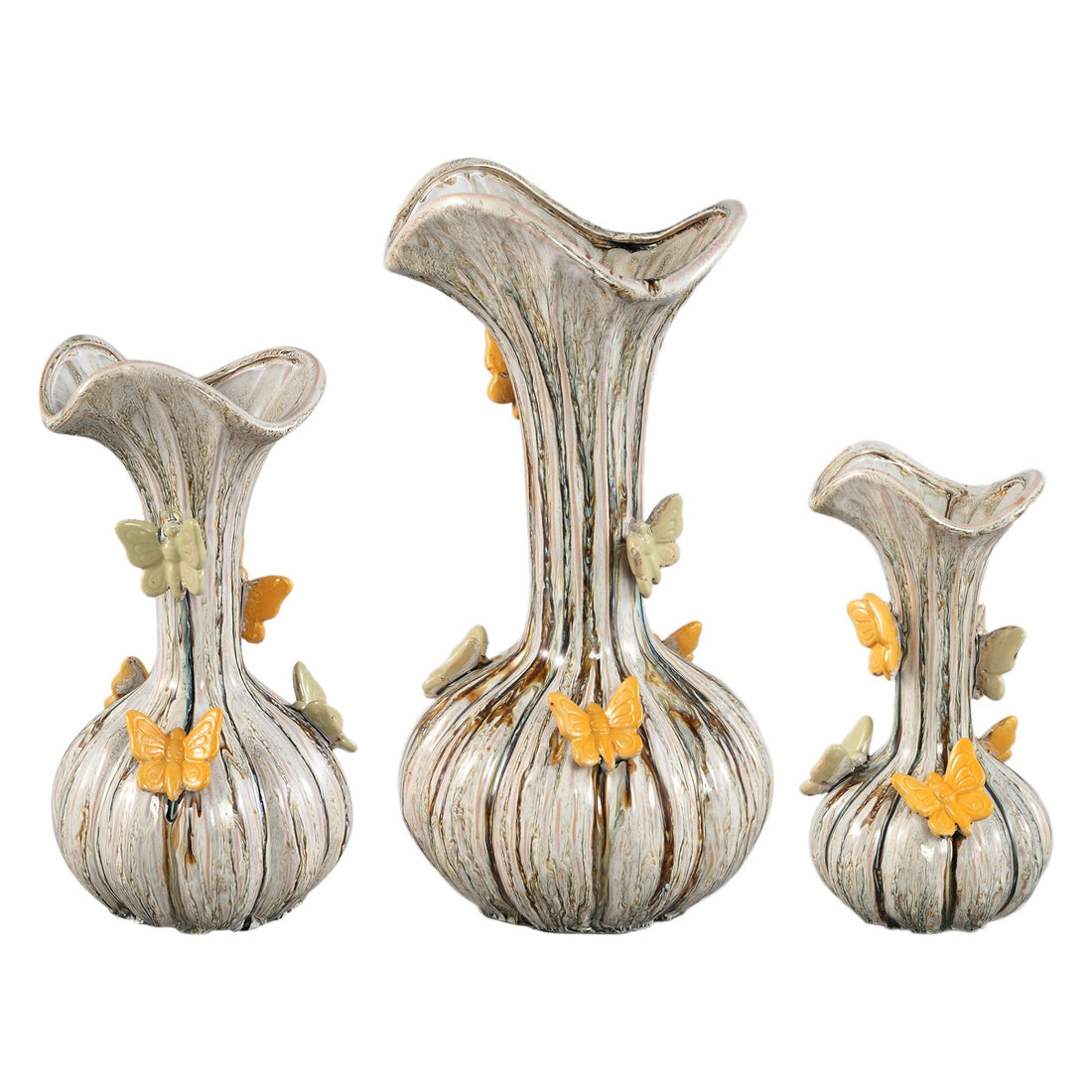 Set Van 3 Tamarae Vazen Crème Vlinder van PTMD, de complete set met alle drie de vazen naast elkaar op witte achtergrond