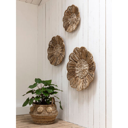 Detailfoto van Set Van 3 Wandpanelen Flower van MUST Living met zichtbare structuur van het materiaal