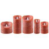 Set van 5 LED kaarsen Rust Orange van PTMD, de complete set met alle vijf de kaarsen naast elkaar op witte achtergrond