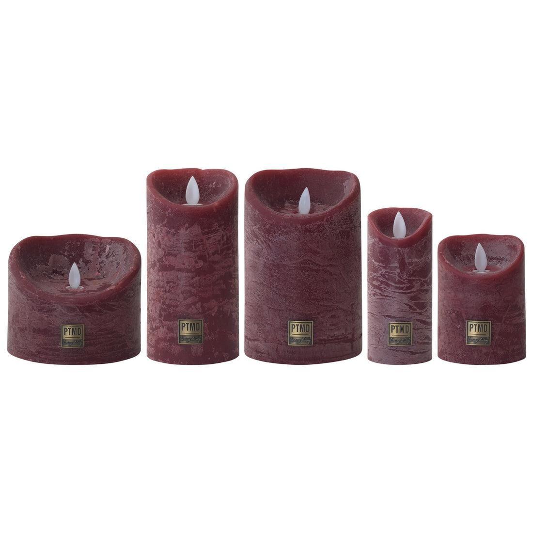 Set van 5 LED kaarsen Rustic Bordeaux van PTMD, de complete set met alle vijf de kaarsen naast elkaar op witte achtergrond