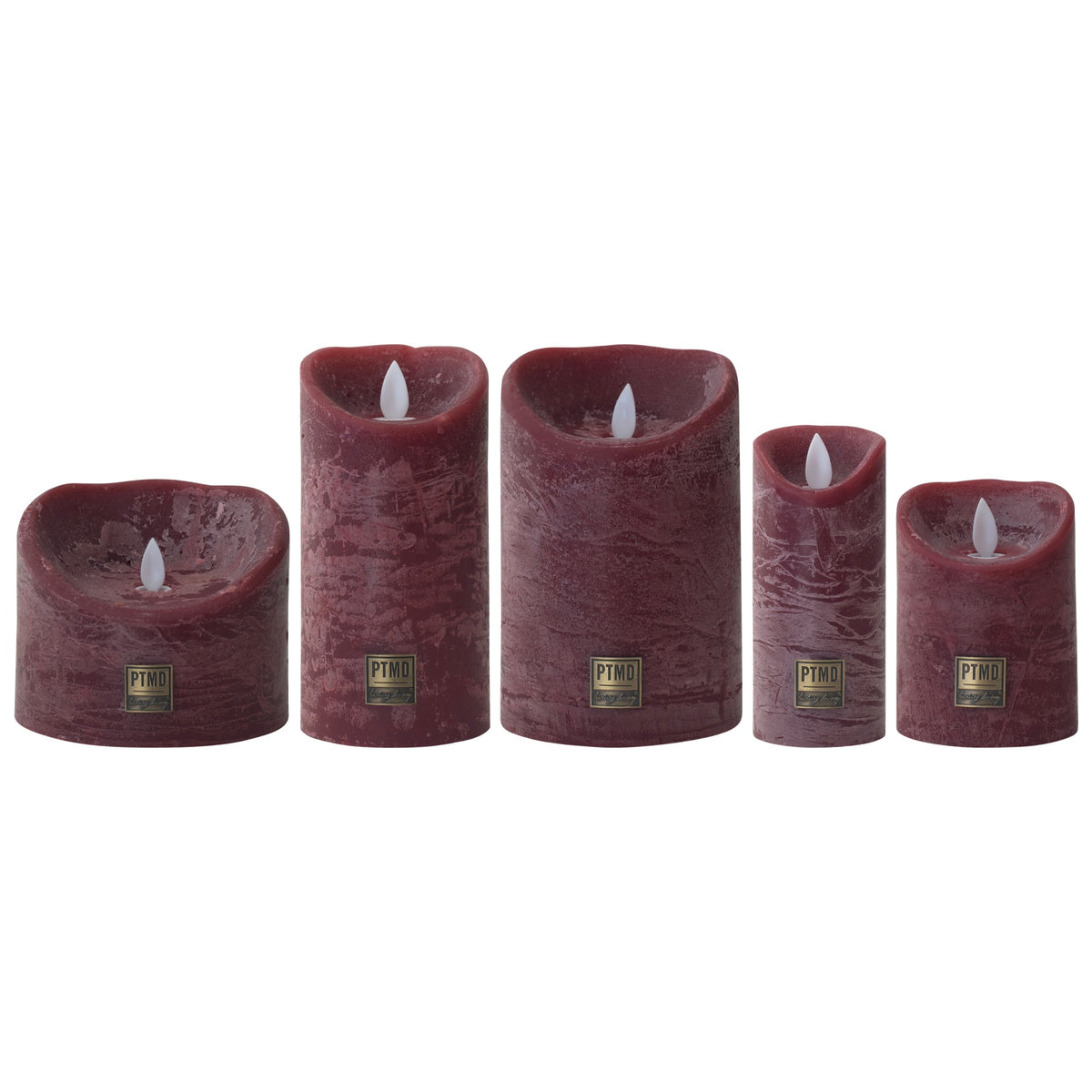 Set van 5 LED kaarsen Rustic Bordeaux van PTMD, de complete set met alle vijf de kaarsen naast elkaar op witte achtergrond