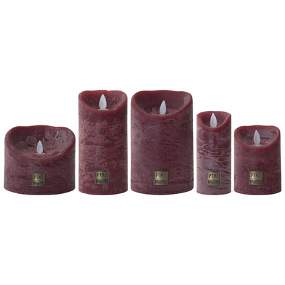 Set van 5 LED kaarsen Rustic Bordeaux van PTMD, de complete set met alle vijf de kaarsen naast elkaar op witte achtergrond