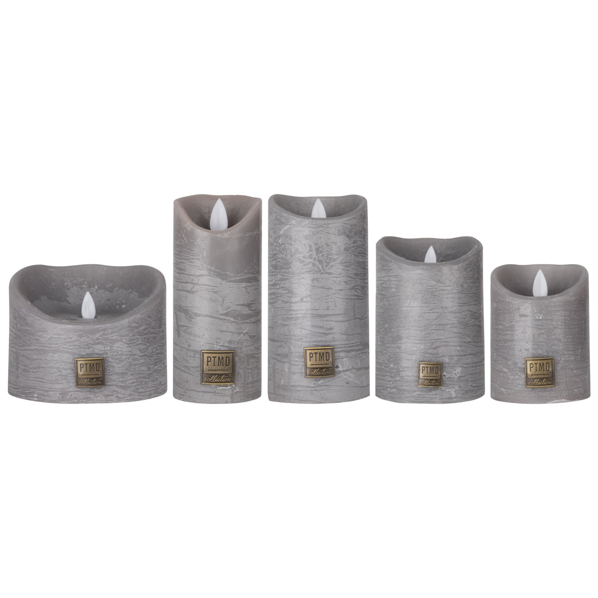Set van 5 LED kaarsen Rustic Suede Grey van PTMD, de complete set met alle vijf de kaarsen naast elkaar op witte achtergrond